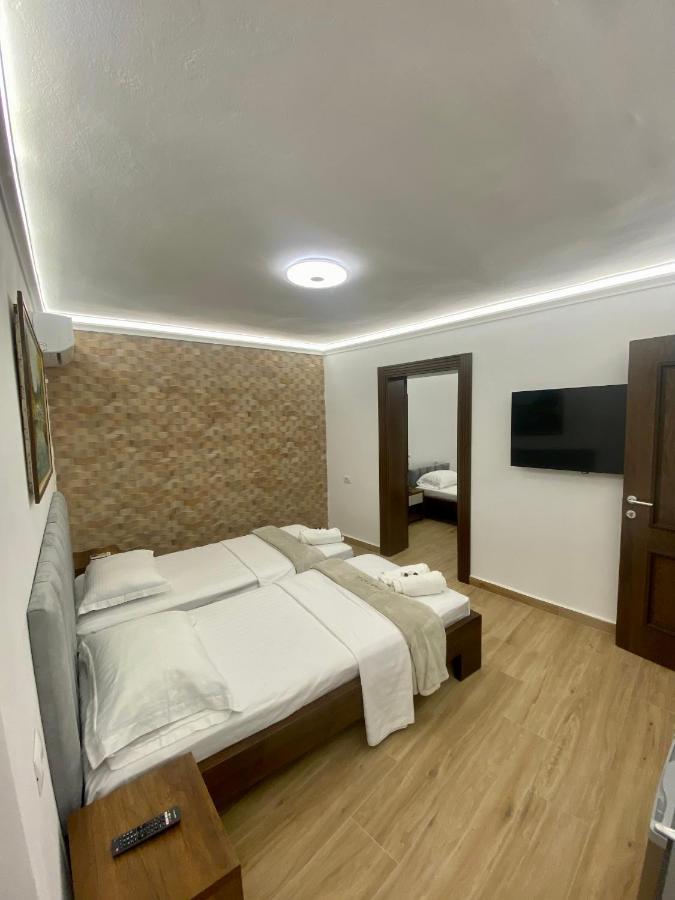 Vila Fatos Qama Berat Exterior foto